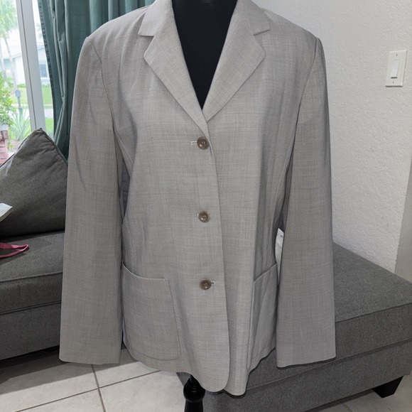 Brooks Brothers Jackets & Blazers - 346 Brooks Brothers women's  Tan Long  blazer 100% Wool 3 button front size 6